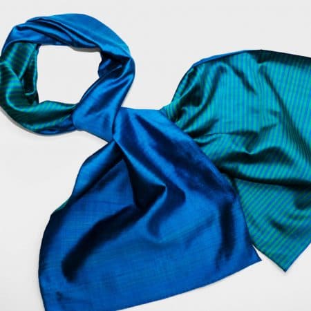 Handgefertigter Seidenschal Blau Grün Natürliche Färbung
